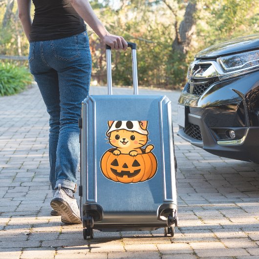 Sticker Halloween Kitty à l'intérieur d'un T-shirt classiq (Valise Insitu)