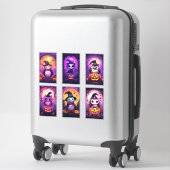 Sticker Halloween violet Emo Penguin avec des amis (Sur valise)