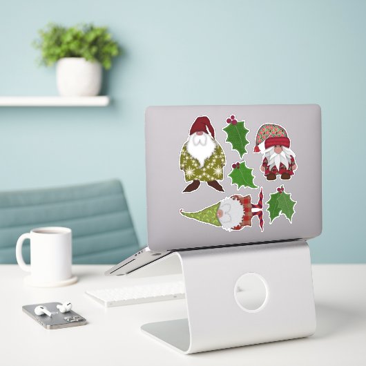 Sticker Holly et Gnomes de Noël | Apparence (Ordinateur portable sur le bureau)