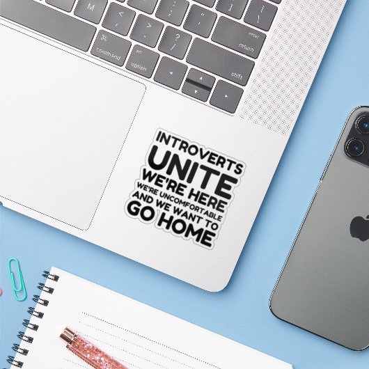 Sticker Introverties Unite (Ordinateur portable avec iPhone)