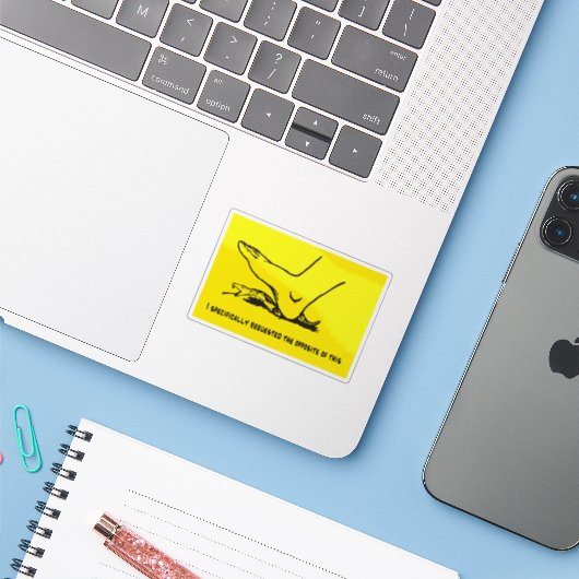 Sticker J'ai spécifiquement demandé l'opposé de ce Meme (Ordinateur portable avec iPhone)