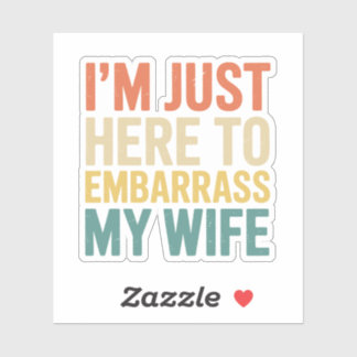 Sticker Je suis juste là pour embarrasser ma femme Drôle d