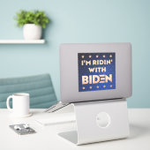 Sticker Joe 2020 - Je suis Ridin' With Biden (Ordinateur portable sur le bureau)