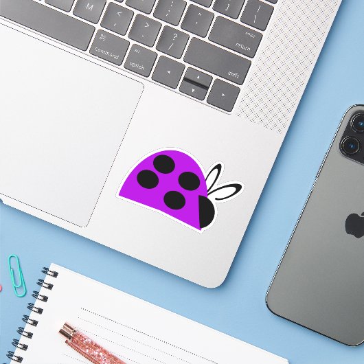 Sticker Joli Ladybug violet (Ordinateur portable avec iPhone)