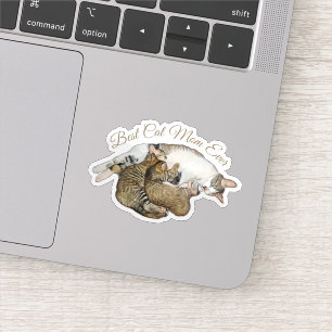 Sticker Jolie chatte maman allaitant ses petits chatons