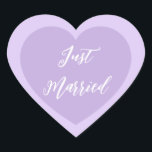 Sticker juste marié<br><div class="desc">Just Married autocollant de coeur est montré dans une conception double coeur. Couleur violet et lavande</div>