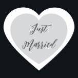 Sticker juste marié<br><div class="desc">Just Married autocollant de coeur est montré dans une conception double coeur. Gris couleur</div>