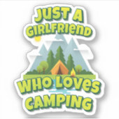 Sticker Juste Une Petite Amie Qui Aime Le Camping (Devant)