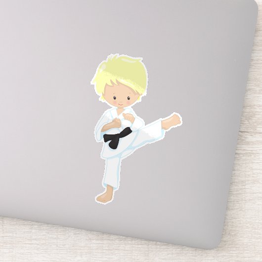 Sticker Karate Boy, Joli Garçon, Cheveux Blond, Ceinture N (Détail)