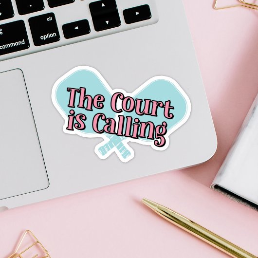 Sticker "La Cour appelle" sur une pagaie de basket