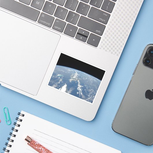 Sticker La Poussière Saharienne Frappant Vers L'Ouest Dans (Ordinateur portable avec iPhone)