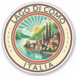Sticker Lago di Como Italia Illustration Insigne d'Art de<br><div class="desc">Design vectoriel du lac de Côme. Le lac de Côme,  situé dans la région de Lombardie,  dans le nord de l'Italie,  est une station balnéaire haut de gamme connue pour ses paysages spectaculaires,  située au pied des Alpes.</div>