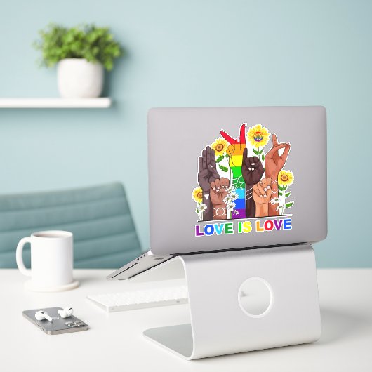 Sticker L'amour arc-en-ciel est amour (Ordinateur portable sur le bureau)