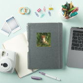 Sticker Le chou renard dans une forêt verte (Couverture iPad)