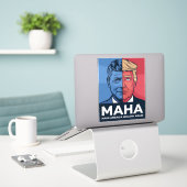 Sticker Le MAHA rassure l'Amérique Trump 2024 (Ordinateur portable sur le bureau)