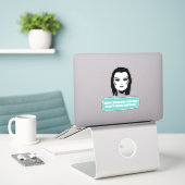 Sticker Les femmes bien conduites ne font pas l'histoire (Ordinateur portable sur le bureau)