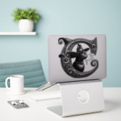 STICKER LETTRE CHATON NOIR CHATON CHATON CHATON CHATON CHA (Ordinateur portable sur le bureau)