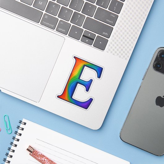 Sticker Lettre E de l'alphabet initial coloré (Ordinateur portable avec iPhone)
