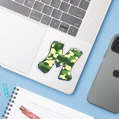 Sticker Lettre M - Camo Green (Ordinateur portable avec iPhone)
