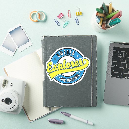 Sticker logo de Sweden Explorer into Adventure. (Couverture iPad)