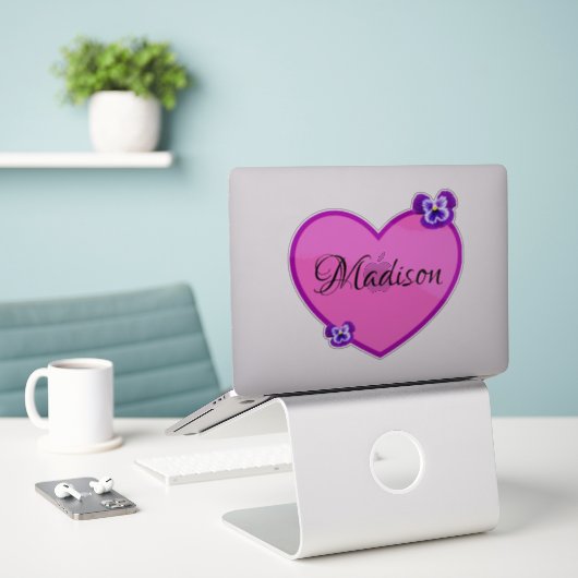Sticker Logo Madison Name Avec Pansies, (Ordinateur portable sur le bureau)