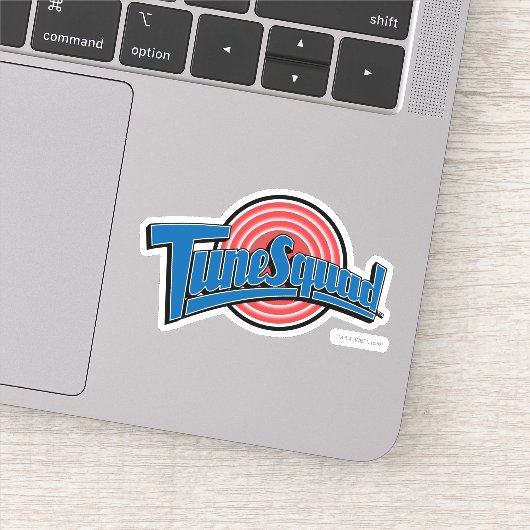 Sticker Logo Uniforme TUNE SQUAD™ (Détail)