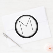 Sticker M rond en noir/blanc dramatique (Enveloppe)