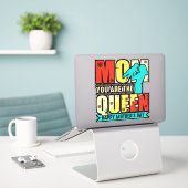 Sticker Maman Tu Es La Reine-67761 (Ordinateur portable sur le bureau)