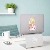 Sticker Mangez le sommeil Prier Répéter (Ordinateur portable sur le bureau)