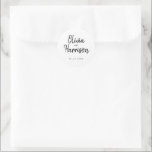 Sticker Mariage de script élégant<br><div class="desc">Élégant Mariage Sticker  Modèle. Personnalisez cet autocollant mariage élégant et élégant avec les noms et la date. Comprend une police de script de calligraphie noire et minimaliste arrière - plan blanc uni.</div>