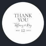 Sticker Merci simple et élégant de mariage Favor<br><div class="desc">Cet autocollant de faveur de mariage simple et élégant est parfait pour votre mariage moderne minimaliste noir et blanc. Le design comporte une police contemporaine minimale accompagnée d'une calligraphie formelle. Gardez-le tel quel,  ou choisissez de le personnaliser avec vos propres oeuvres d'art ou photos !</div>