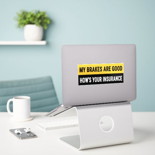 Sticker Mes freins sont bons Comment est votre assurance (Ordinateur portable sur le bureau)