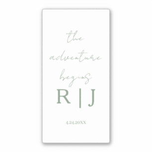 Sticker Monogramme Citation Vert Sauge Aventure Commence M