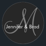 Sticker Monogramme de mariage personnalisé<br><div class="desc">Customisez avec vos initiales et vos noms,  ainsi que les couleurs mariages. Un design élégant qui convient à la plupart des invitations de mariage. N'oubliez pas de commander le timbre postal américain correspondant pour vos invitations. Vous les trouverez dans notre galerie.</div>