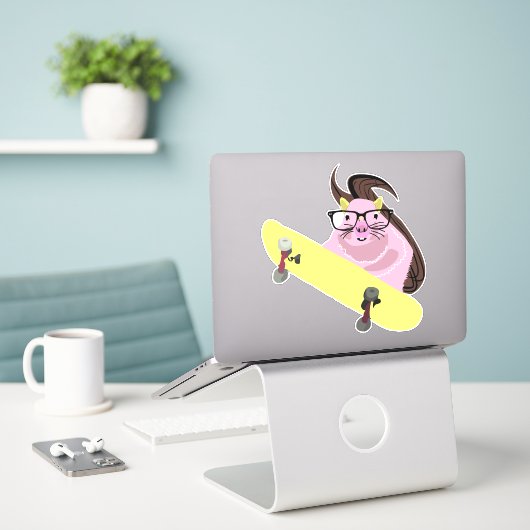 Sticker Naughty Squirrel #108 (Ordinateur portable sur le bureau)
