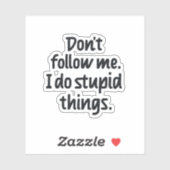 Sticker Ne me suivez pas Je fais des bêtises (Feuille)