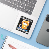 Sticker NE M'INQUIÈTE PAS DROITE MEOW - Chat en masque Sti (Ordinateur portable avec iPhone)