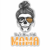Sticker Ne pas gâcher avec la maman crâne Badass autocolla (Devant)