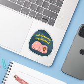 Sticker Ne quittant pas ma couverture chien illustration m (Ordinateur portable avec iPhone)
