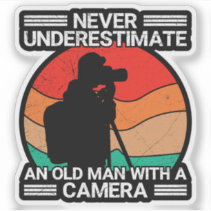 Sticker Ne sous-estimez jamais un vieil homme avec un appa