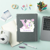 Sticker Nom Xavia plus Initial avec Floral Design (Couverture iPad)