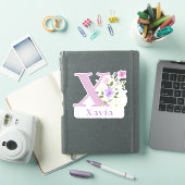 Sticker Nom Xavia plus Initial avec motif floral (Couverture iPad)