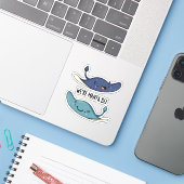 Sticker Nous sommes Manta Be Funny Manta Ray Pun (Ordinateur portable avec iPhone)