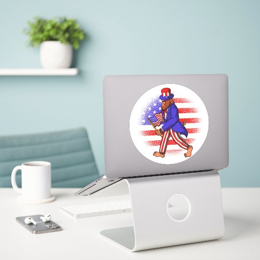 Sticker Oncle Sam Patriotique Drapeau Portant Bigfoot Juil (Ordinateur portable sur le bureau)