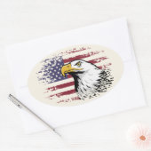 Sticker Ovale Aigle américain contre arrière - plan drapeau amér (Enveloppe)