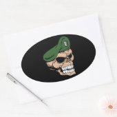 Sticker Ovale Beret vert crâne (Enveloppe)