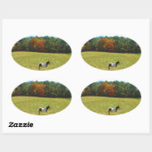 Sticker Ovale Brown & cheval blanc, arbres d'automne, ciel bleu (Feuille)
