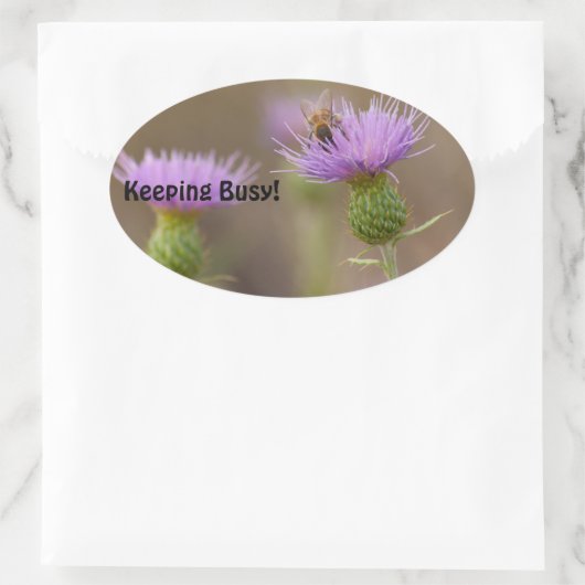 Sticker Ovale Busy Bee sur Purple Thistle Photo (Sac)