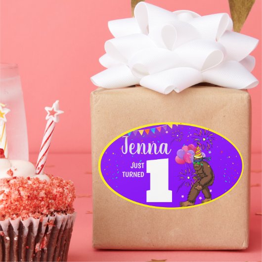 Sticker Ovale Carte anniversaire de enfant Bigfoot mignonne pers (Fête)