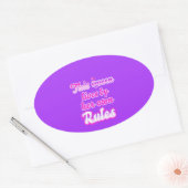 Sticker Ovale Cette reine vit selon ses propres règles (Enveloppe)